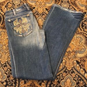 Cross-embellished jeans 👖👖